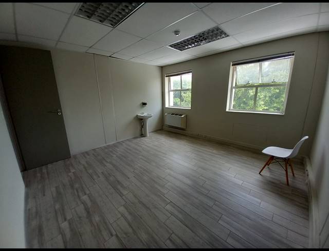 220M² OFFICE TO LET IN BRYANSTON